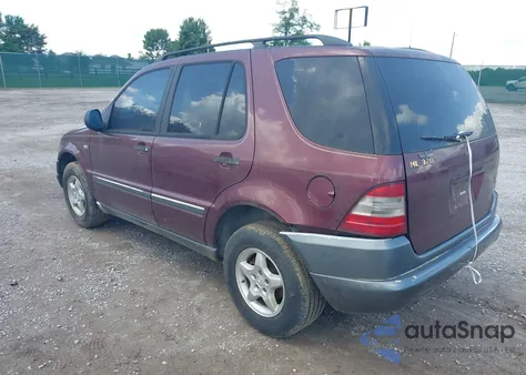 1999 Mercedes-Benz Ml 320 z USA, uszkodzony, nr VIN 4JGAB54E1XA098893